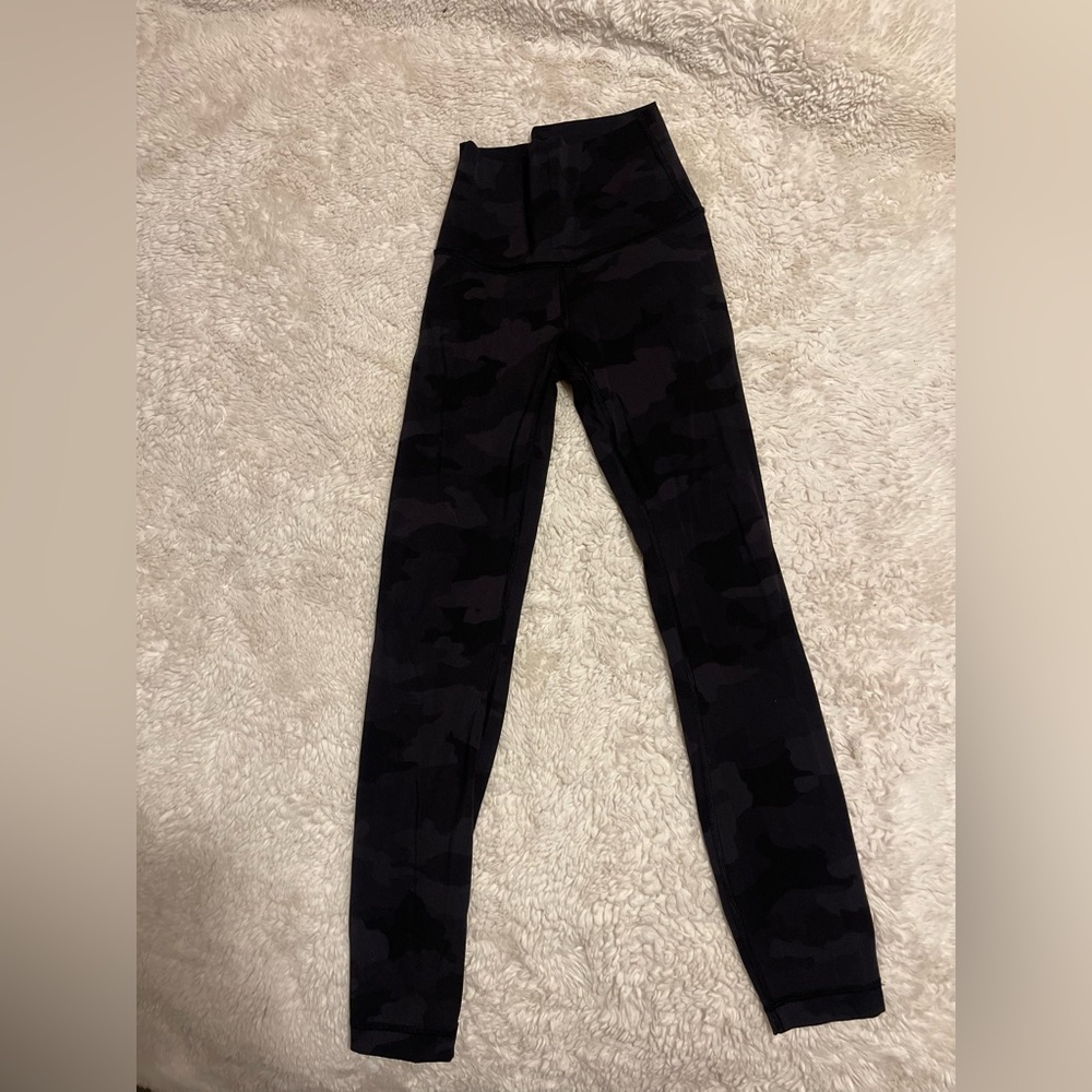 Lululemon Wunder Train High-Rise Tight 25" in Heritage 365 Camo Deep Coal Size 0
